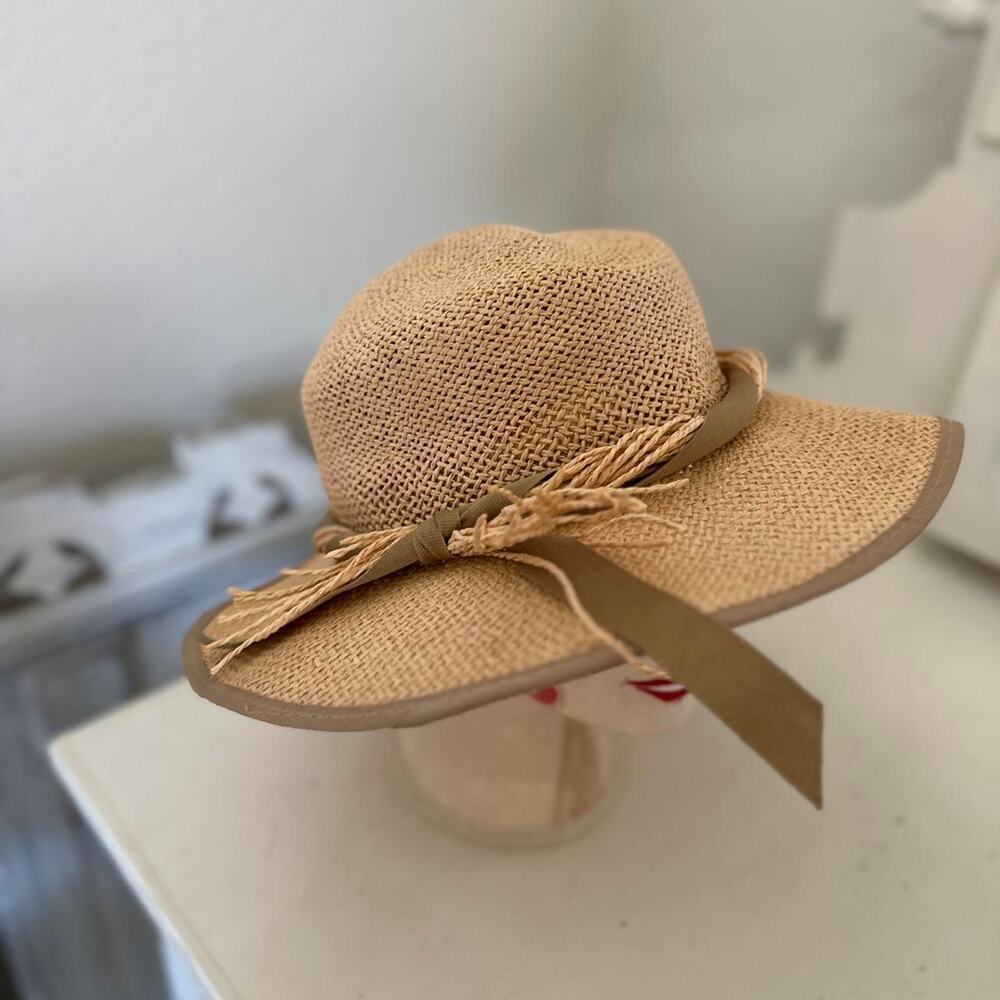 Vintage Women’s Tan Straw Sun Hat Ribbon Band Woven Wide Brim